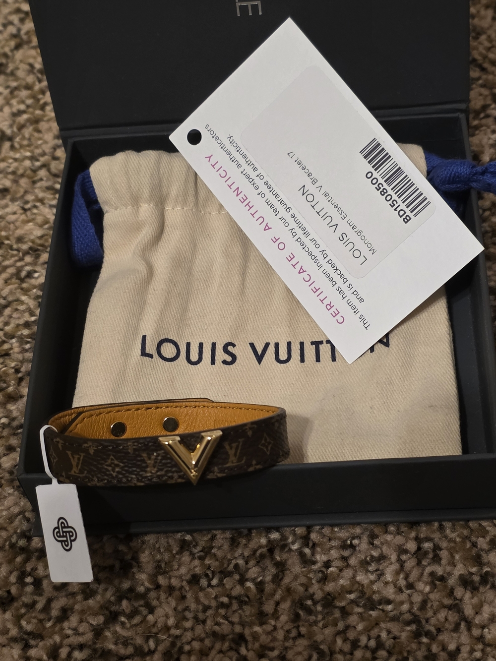 LOUIS VUITTON Monogram Essential V Bracelet/UNISEX